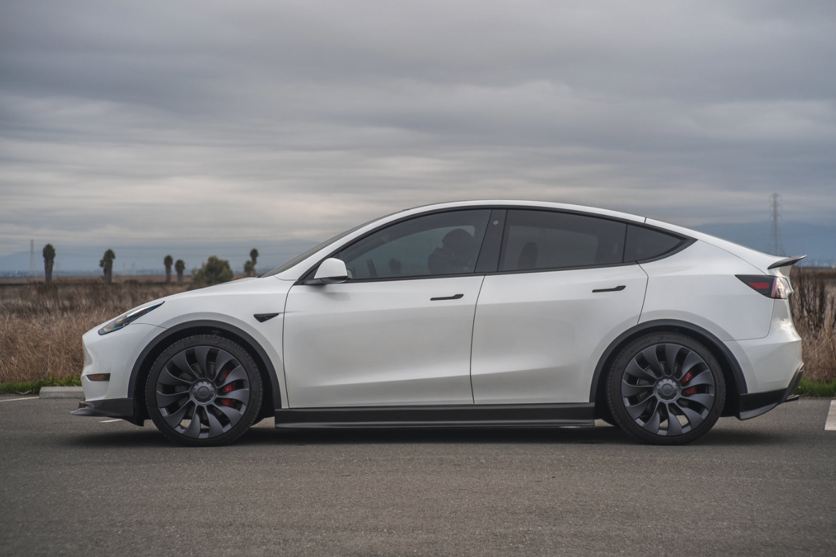 TESLA MODEL Y SIDE SKIRTS